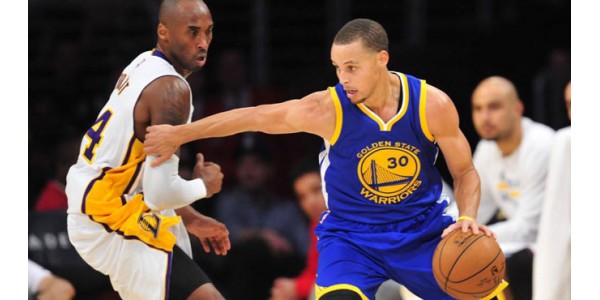 L'infermiera di Oakland indossa la maglia Curry sul davanti